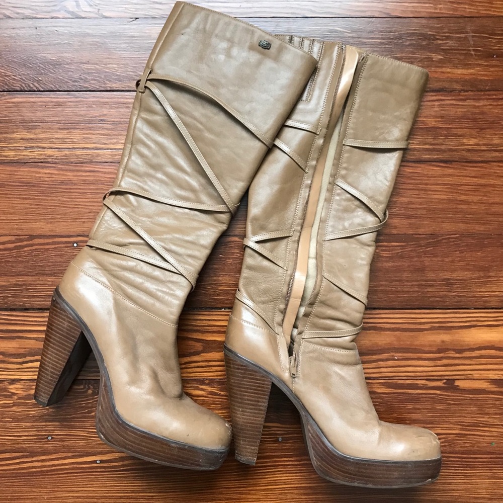 Sketchers camel colored boots